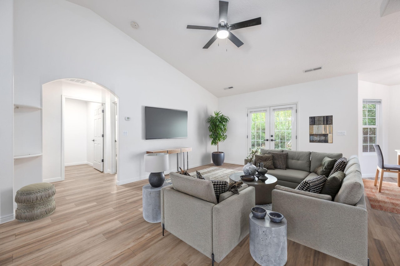 305 E 650 Ivins, UT 84738 home for sale, MLS#25-263779 - Erika Rogers Photo 2