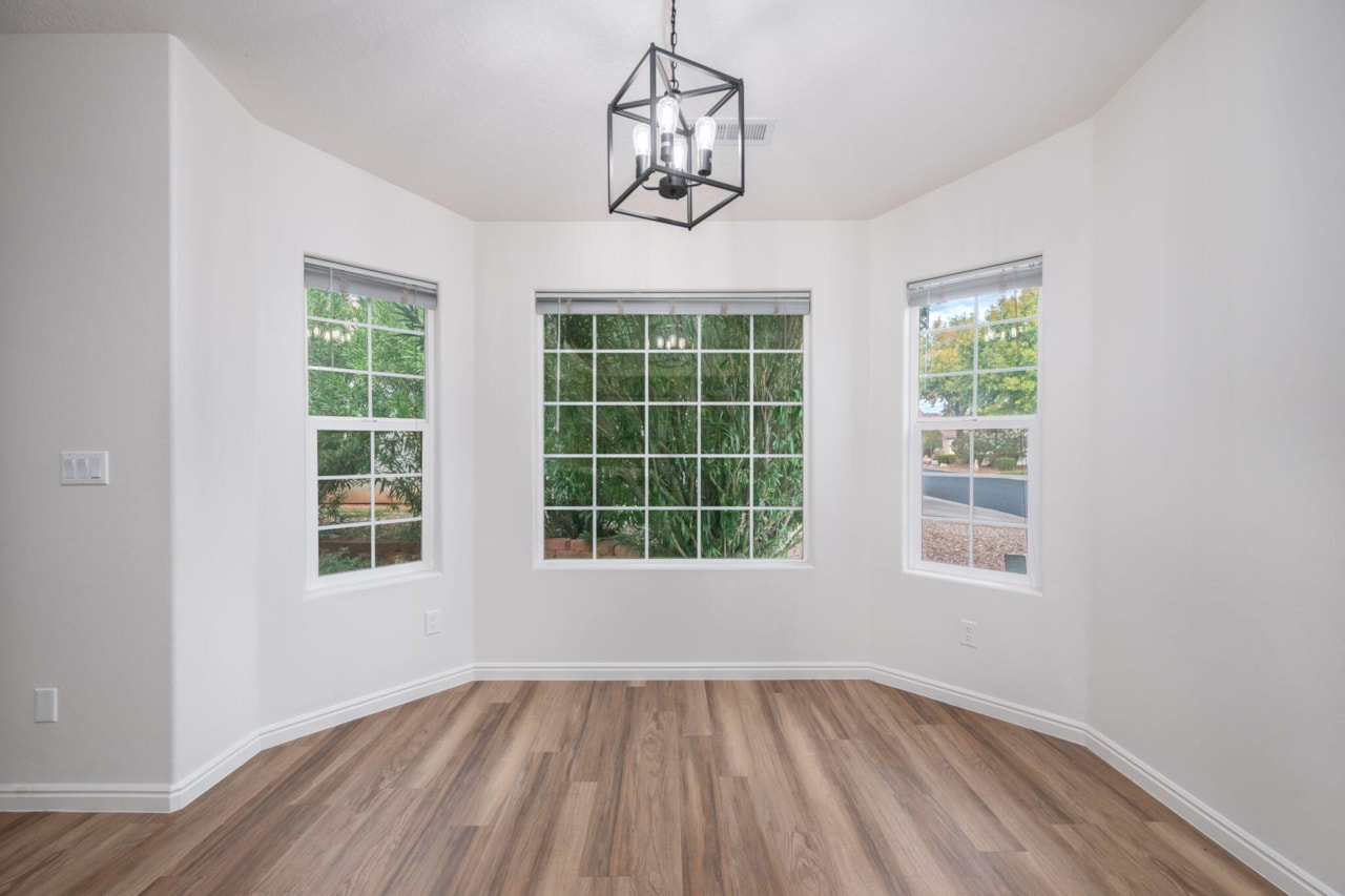 305 E 650 Ivins, UT 84738 home for sale, MLS#25-263779 - Erika Rogers Photo 5