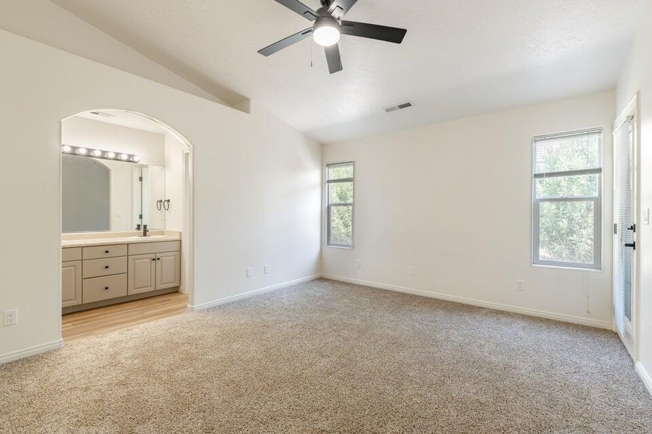 305 E 650 Ivins, UT 84738 home for sale, MLS#25-263779 - Erika Rogers Photo 9