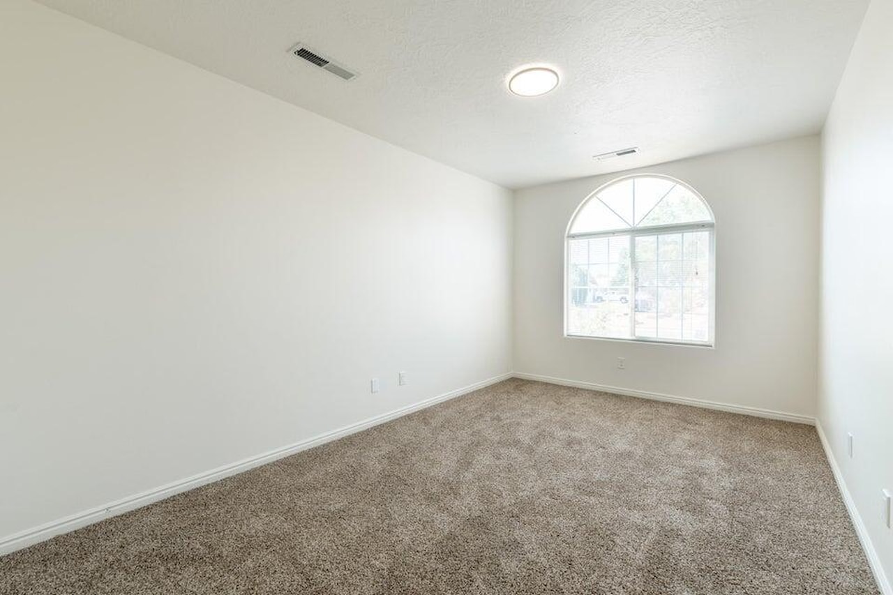 305 E 650 Ivins, UT 84738 home for sale, MLS#25-263779 - Erika Rogers Photo 12