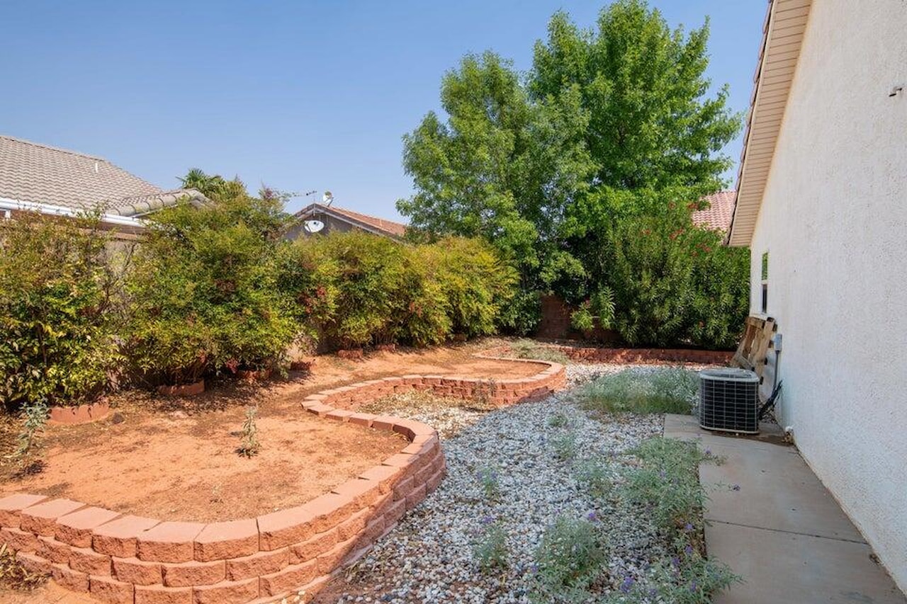 305 E 650 Ivins, UT 84738 home for sale, MLS#25-263779 - Erika Rogers Photo 17