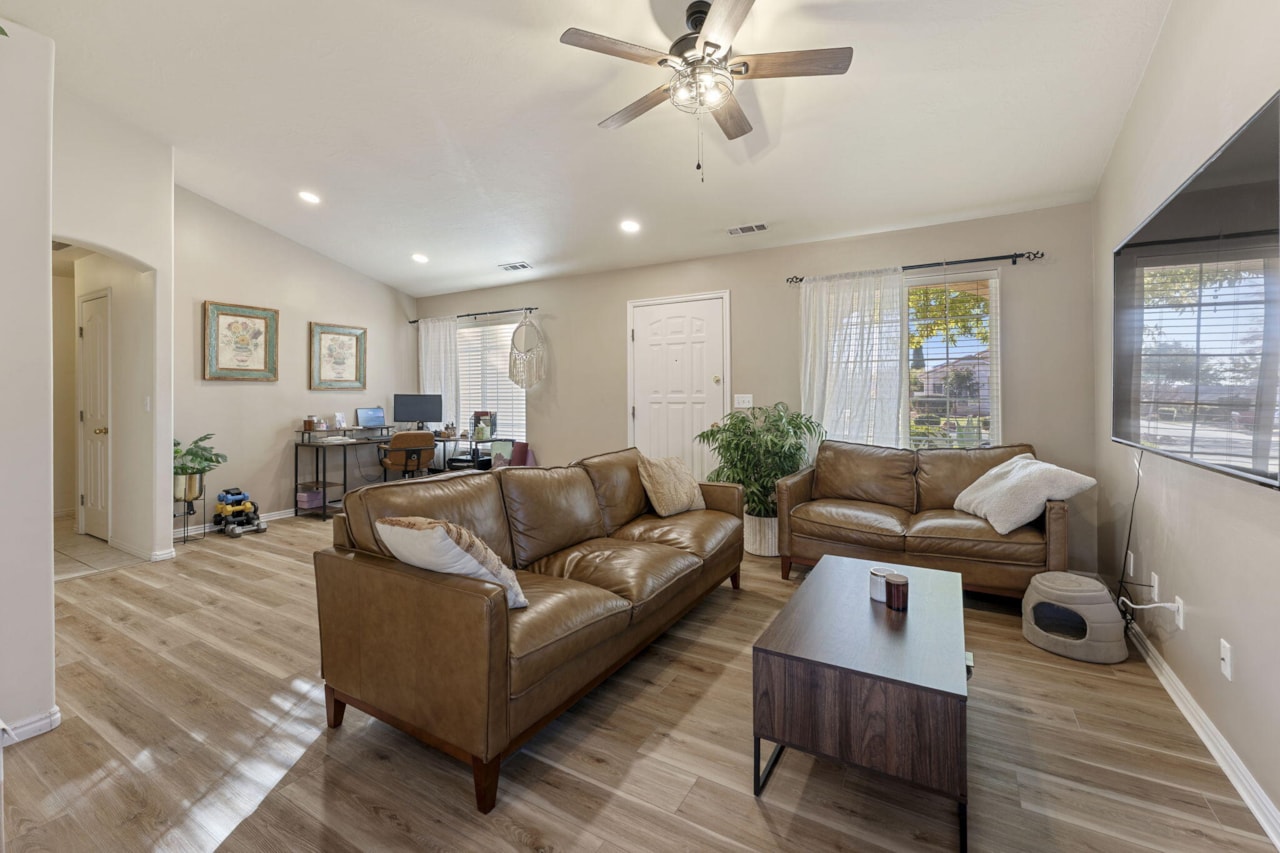 375 E 615  S Ivins, UT 84738 home for sale, MLS#25-267705 - Erika Rogers Photo 6