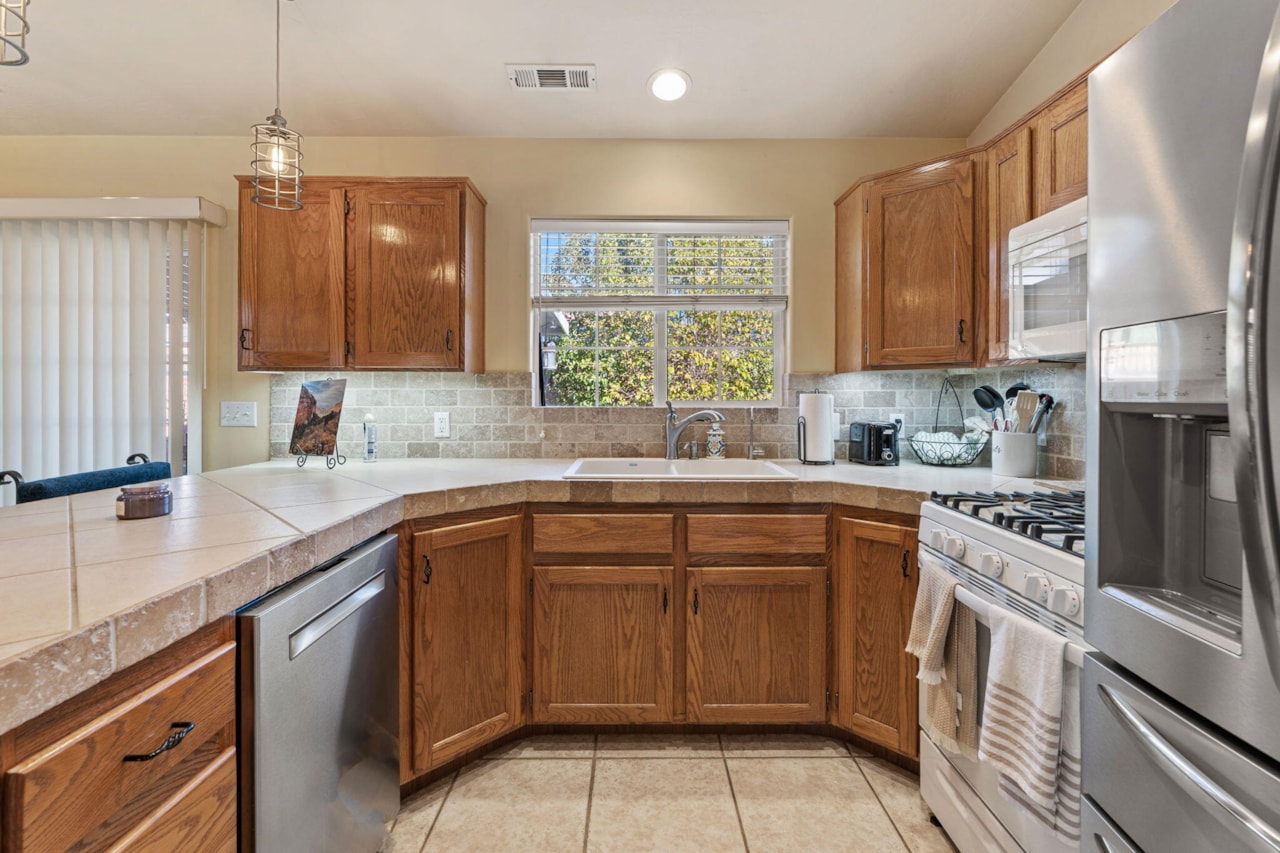 375 E 615  S Ivins, UT 84738 home for sale, MLS#25-267705 - Erika Rogers Photo 12