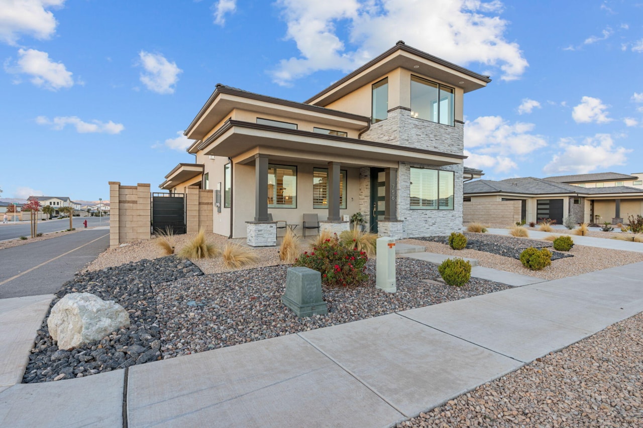 756 W Owen DR St George, UT 84790 home for sale, MLS#25-267708 - Erika Rogers