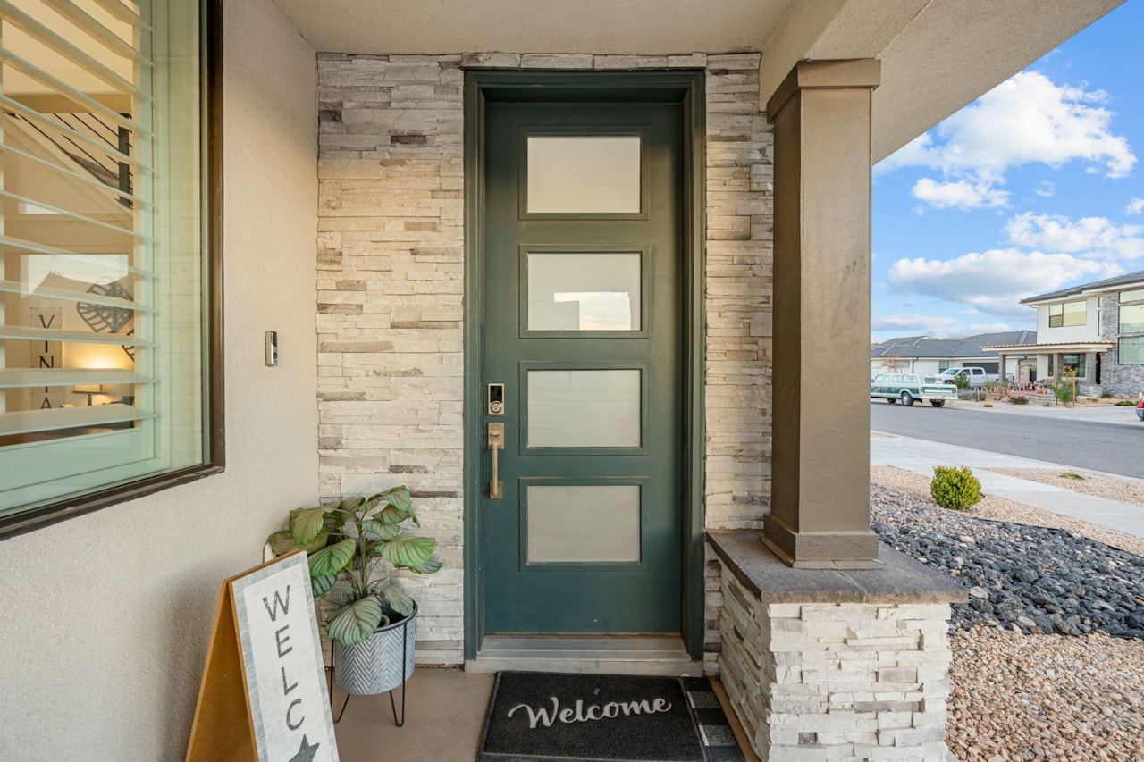 756 W Owen DR St George, UT 84790 home for sale, MLS#25-267708 - Erika Rogers Photo 3