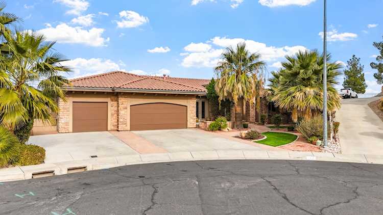 1839 E Boulder Springs CIR St George, UT 84790 home for sale, MLS#25-267724 - Erika Rogers Photo 1