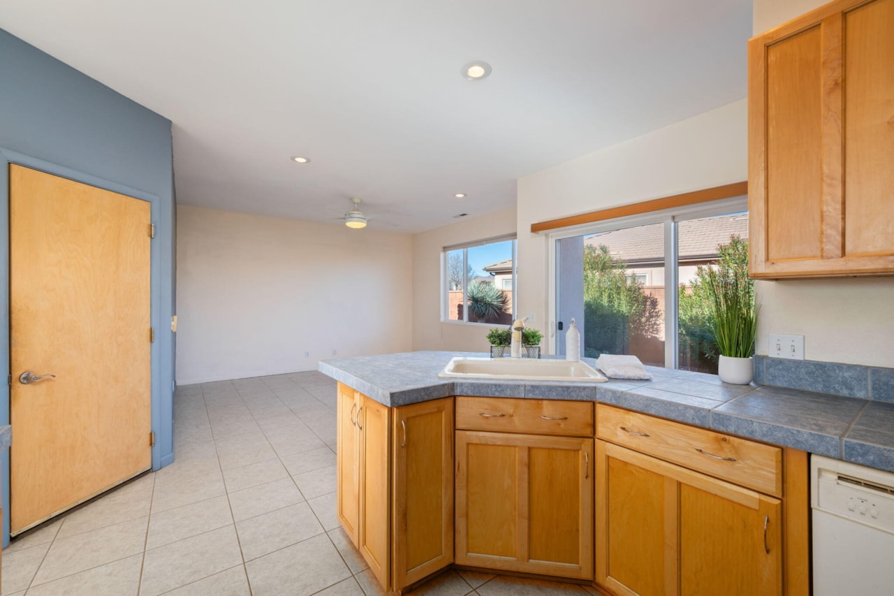 3580 Windmill DR Santa Clara, UT 84765 home for sale, MLS#25-267728 - Erika Rogers Photo 11