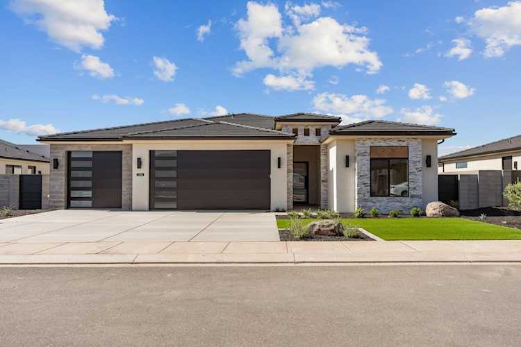 3365 Pharoah Way Way Santa Clara, UT 84765 home for sale, MLS#26-267728 - Erika Rogers Photo 1