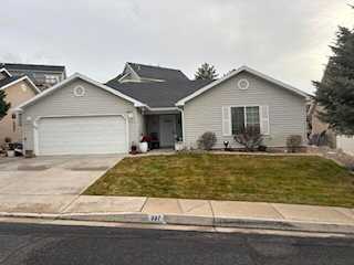 337 N Beacon DR Cedar City, UT 84720 home for sale, MLS#26-267736 - Erika Rogers Photo 2
